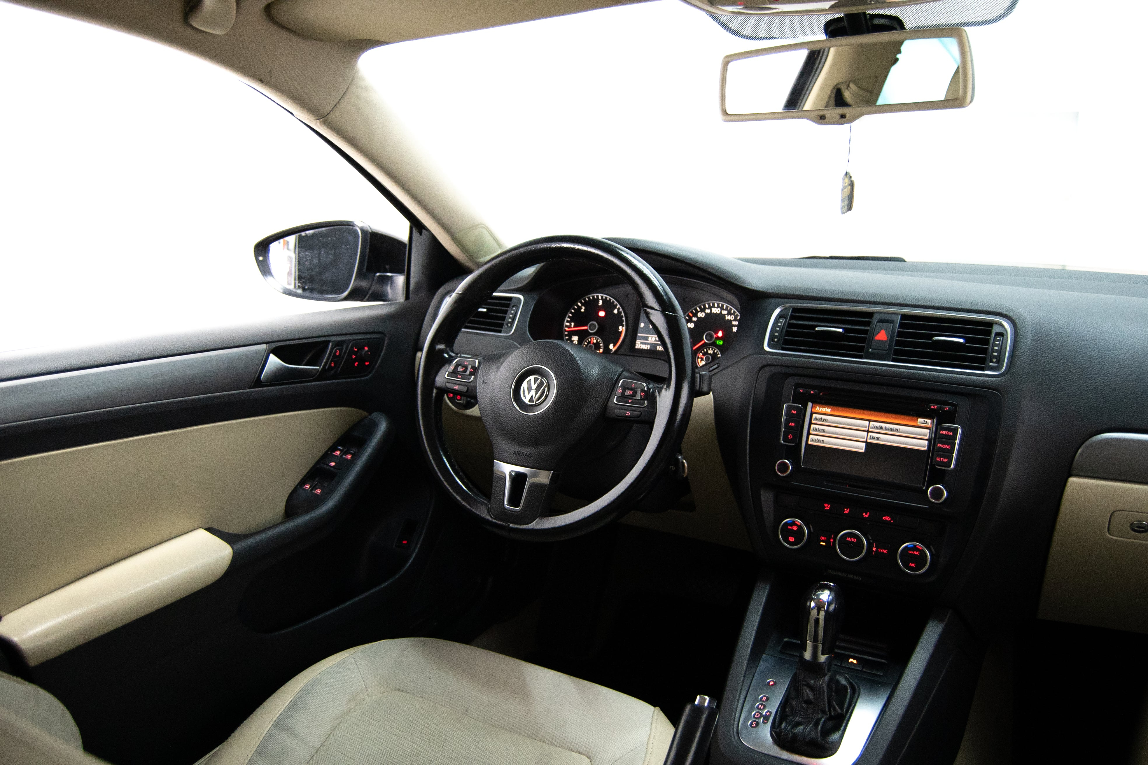 Volkswagen / 1.6 TDI Highline 